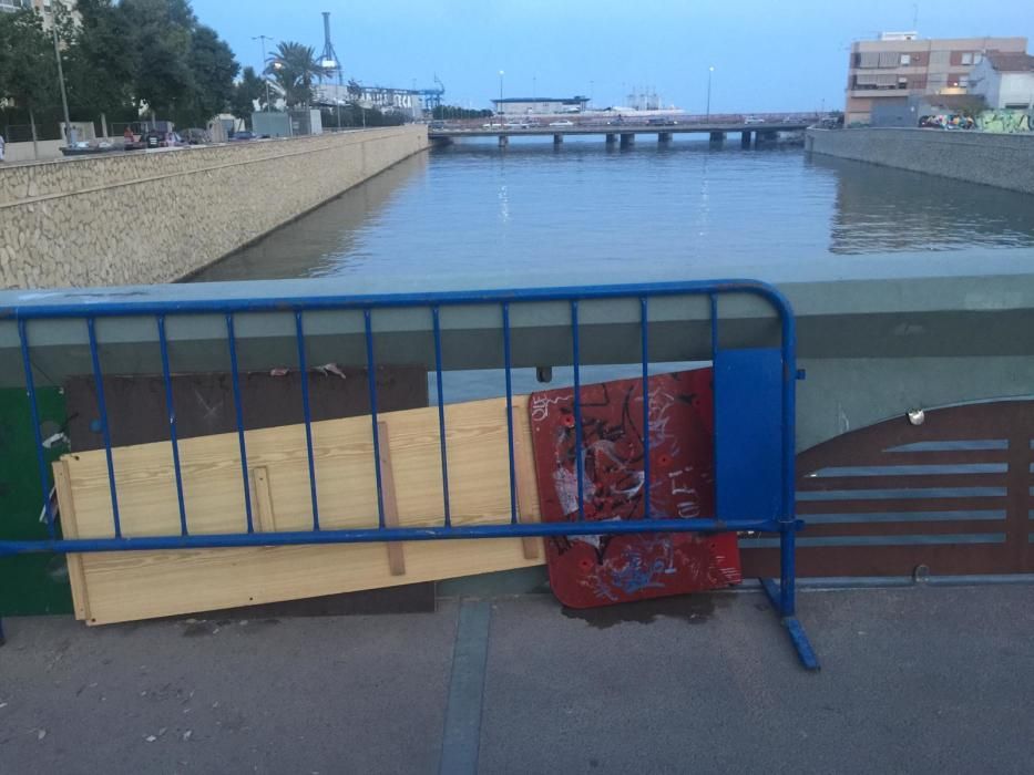 Así estaba la pasarela desde los actos vandálicos