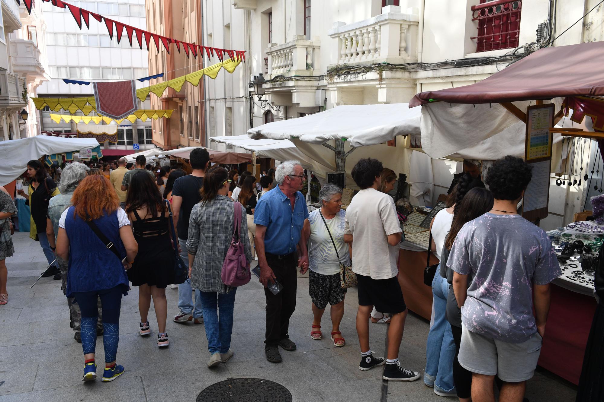 La Feira das Marabillas se despide de la Ciudad Vieja tras retomar la tradición medieval