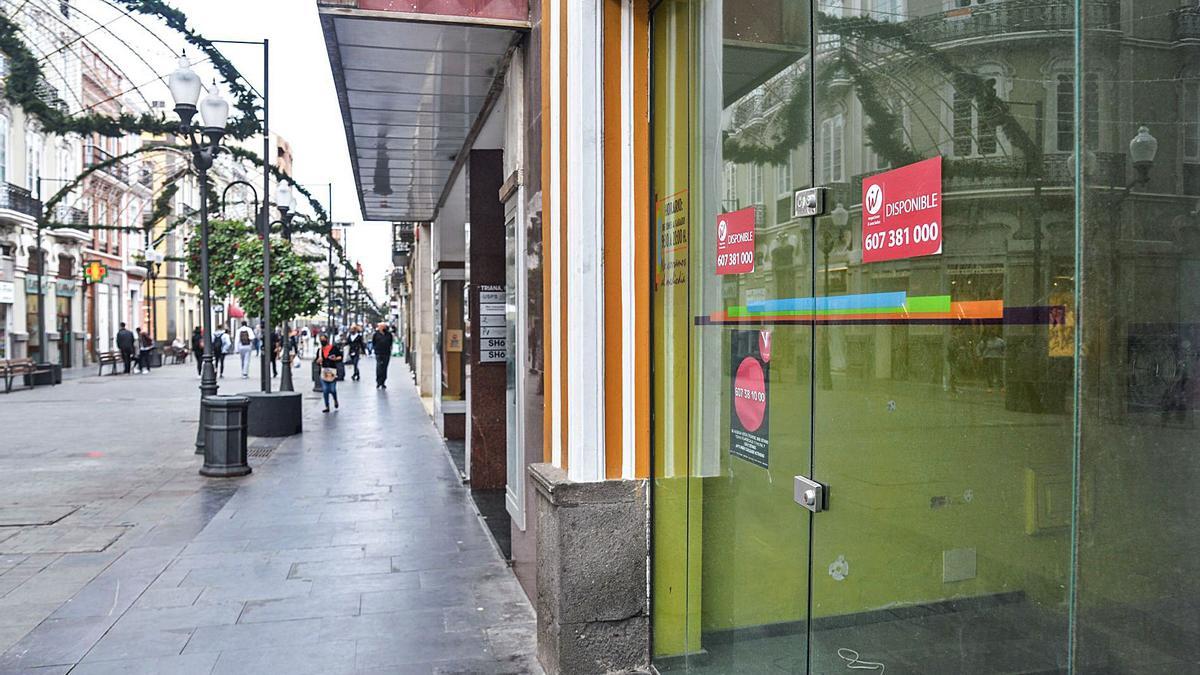 Un negocio cerrado tras la crisis del coronavirus en la calle Triana, en la capital grancanaria. | | JOSÉ CARLOS GUERRA