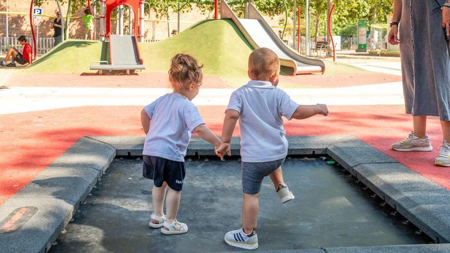 Barcelona reforma 30 parques infantiles para hacerlos más seguros, accesibles y con sombra