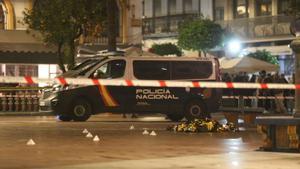El cadáver del sacristán fallecido en Algeciras en la plaza Alta.