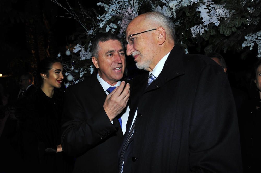 El conseller de Economía, Rafa Climent, conversando con el presidente de Mercadona, Juan Roig.