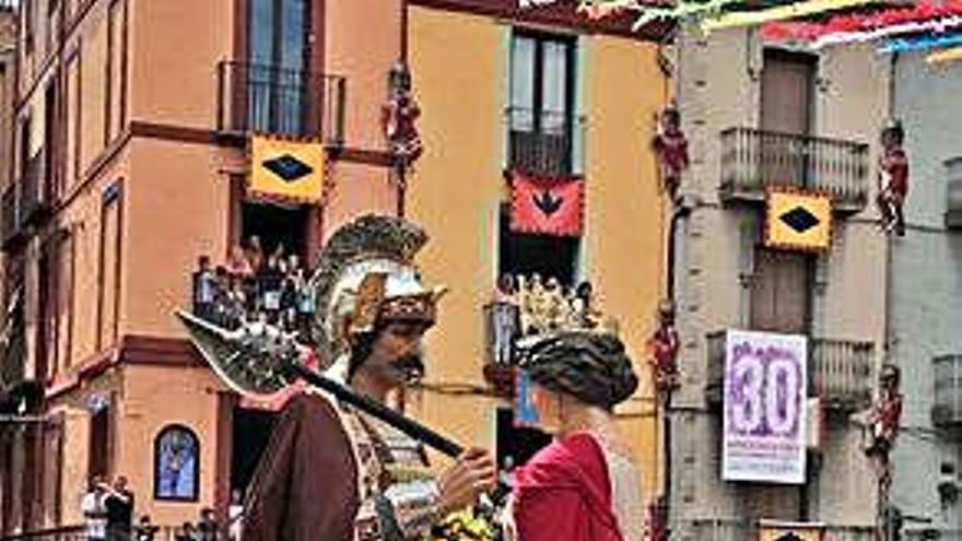 A la plaça Major d&#039;Olot ahir al matí no hi cabia ni una agulla en plena ballada