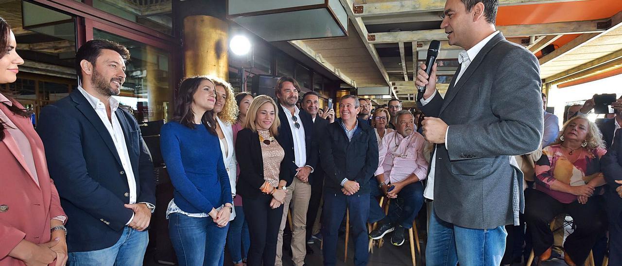 Imagen de archivo de un acto electoral en 2019 en la capital grancanaria con la líder de Cs, Inés Arrimadas, y el candidato al Congreso, Saúl Ramírez.