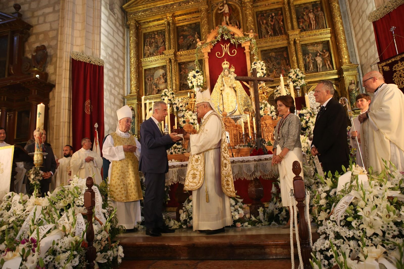 La Virgen de Araceli reina en el 75 aniversario de su coronación