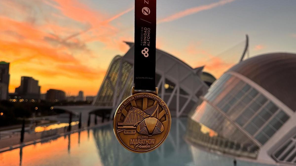 La medalla de 'finisher' del Maratón de Valencia 2025