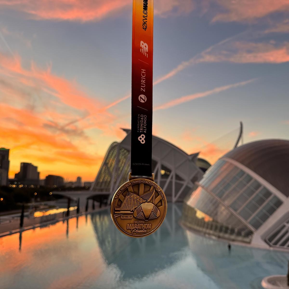 La medalla de 'finisher' del Maratón de Valencia 2025