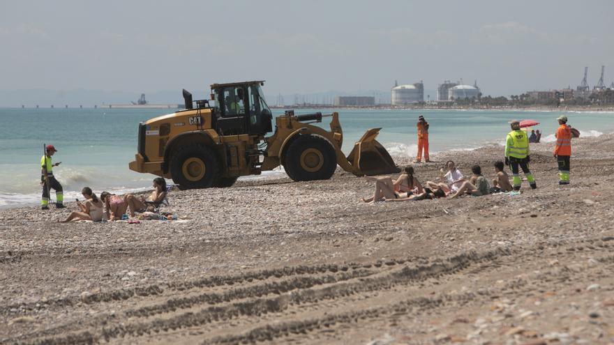 Trabajos de Costas en la playa de Corinto