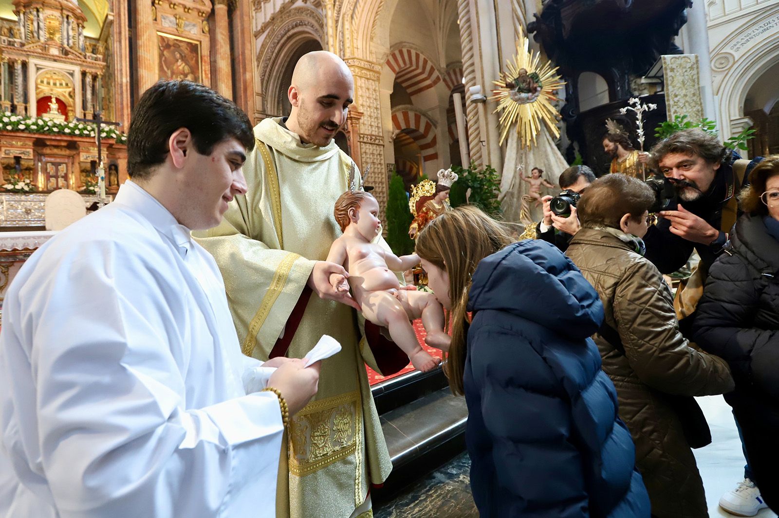 El obispo de Córdoba pide por la paz en la misa de la Navidad