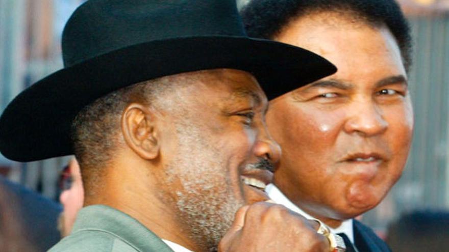 Joe Frazier y Muhamad Ali.  i EFE