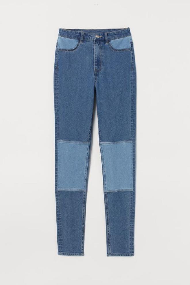 Vaqueros ‘super skinny’ con parches, de H&amp;M