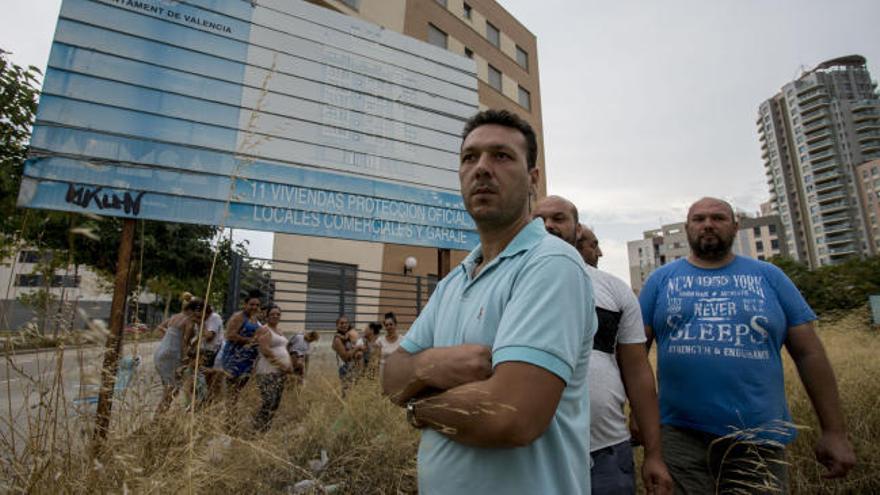 Once familias intentan ocupar un edificio de Aumsa que lleva ocho años cerrado