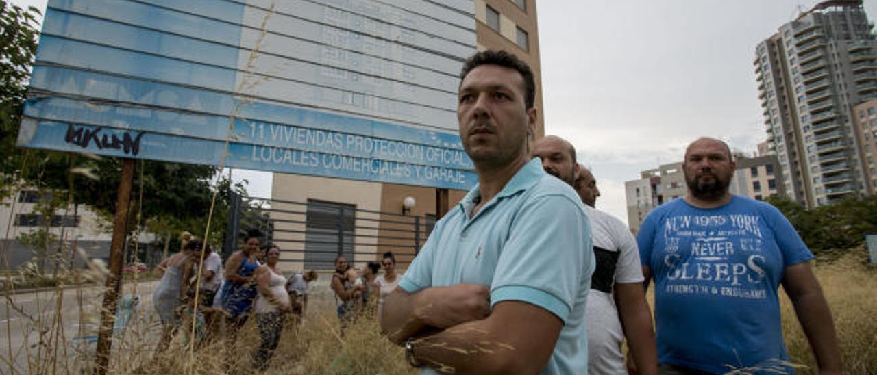 Once familias intentan ocupar un edificio de Aumsa que lleva ocho años cerrado