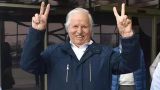 Manuel Benítez 'El Cordobés', intervenido en el hospital Quirón para implantarle un marcapasos