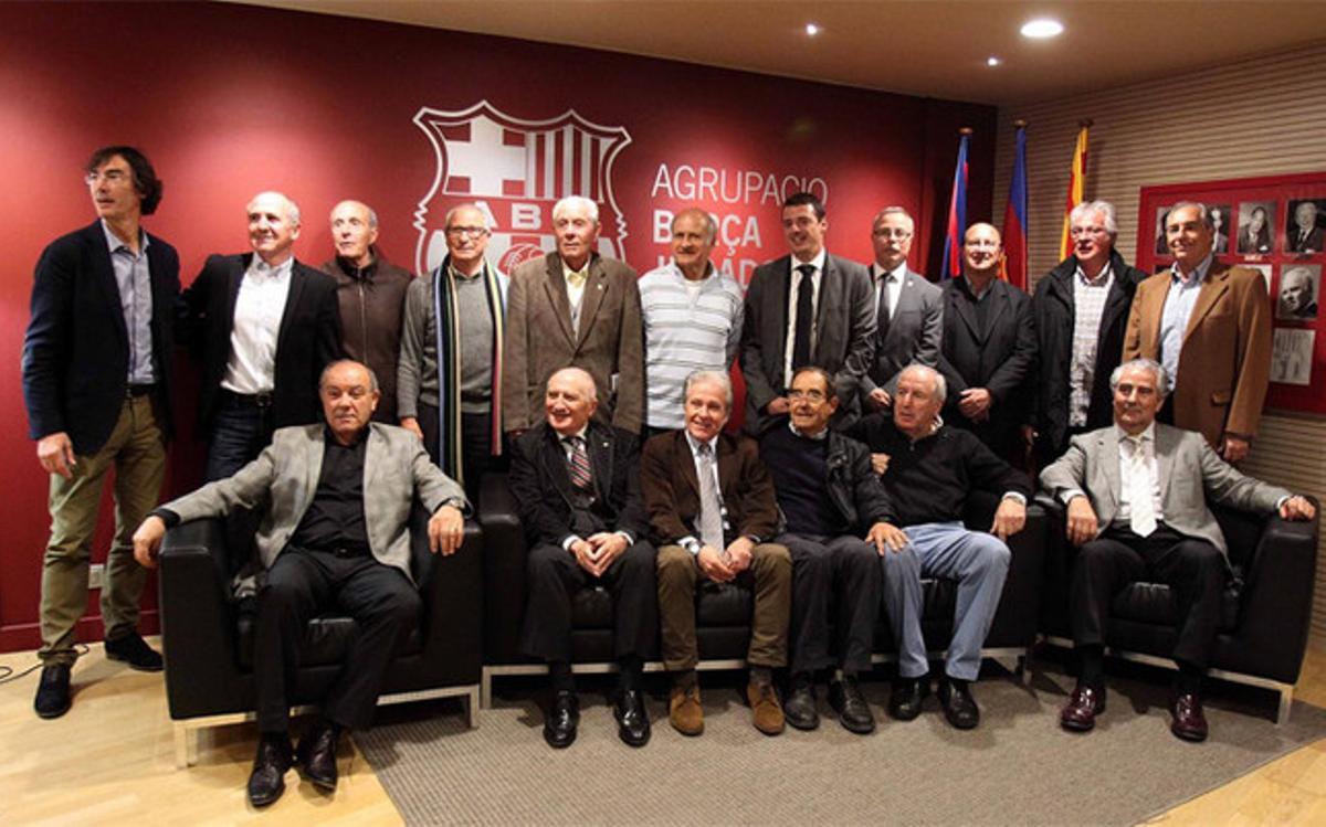 Foto de familia de la nueva junta directiva de la Agrupació Barça Jugadors