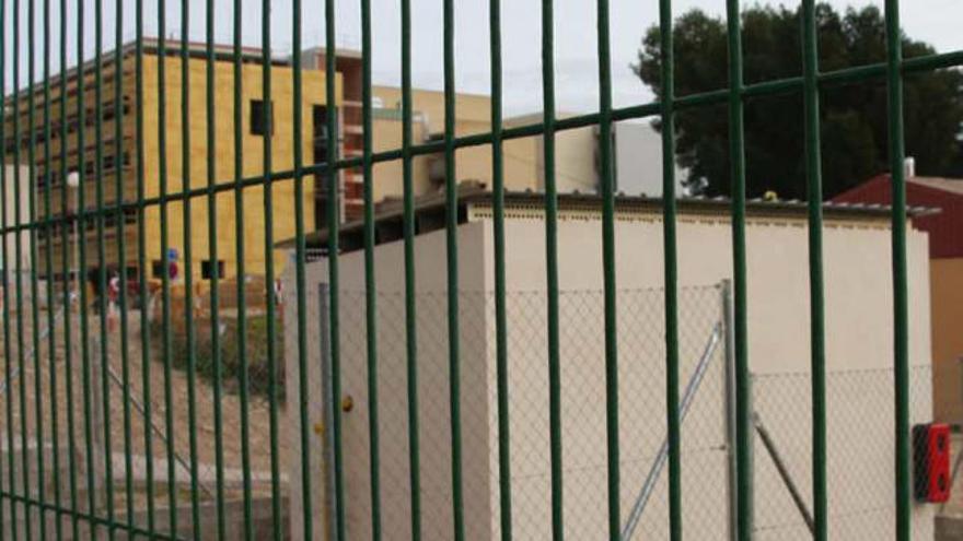 La estación está situada en el Hospital de Alcoy.