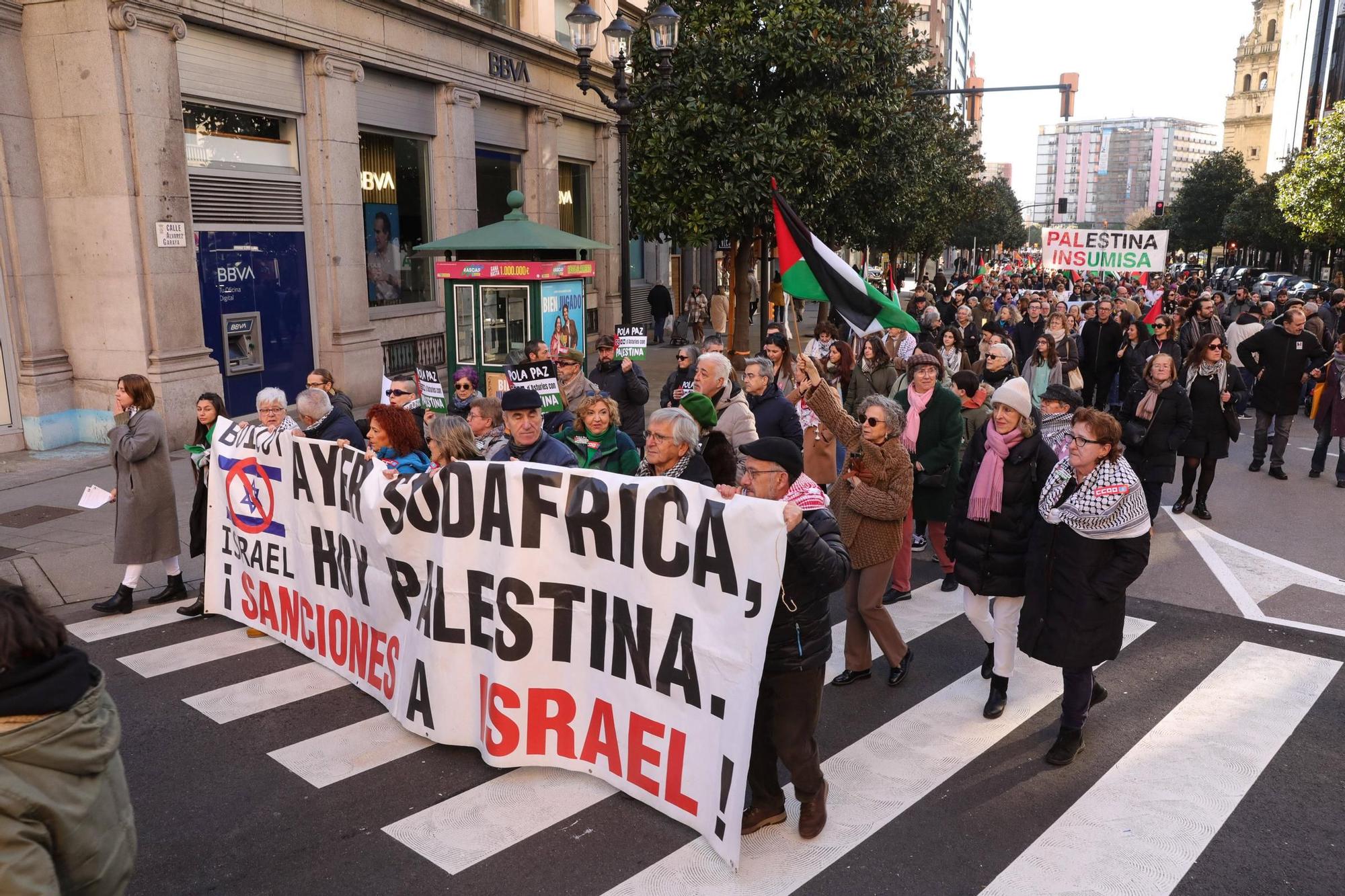 Así fue la multitudinaria manifestación de apoyo a Palestina en Gijón