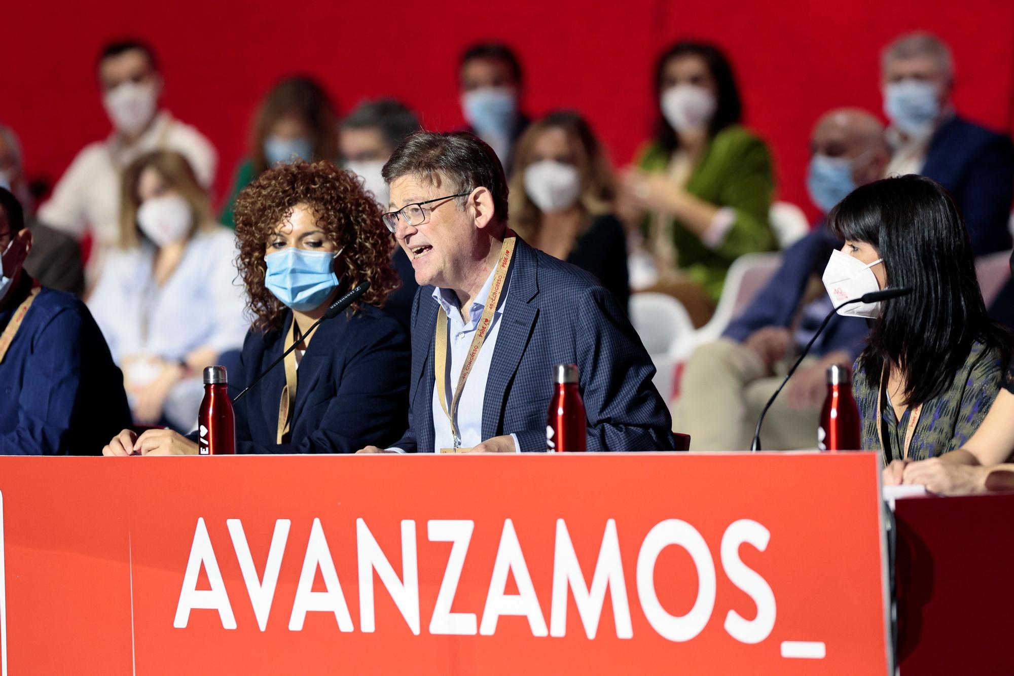 El 'president' de la Generalitat valenciana y secretario general del PSV, Ximo Puig, interviene en el Congreso del PSOE