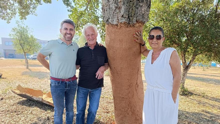 De Maria Taps homenatja una alzina surera de més de 150 anys amb una festa a Cassà de la Selva