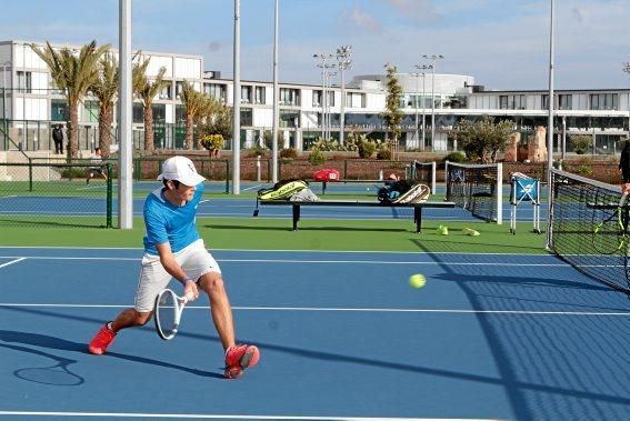 Sportunterkunft neben einer Tennisakademie: das Ra