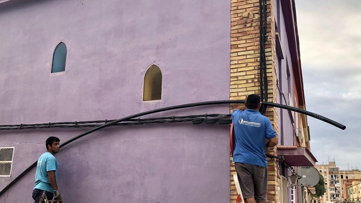 Con la instalación fotovoltaica los vecinos adheridos a la comunidad energética se ahorran costes en la factura de la luz.