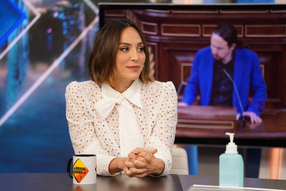 Tamara Falcó con camisa blanca en El Hormiguero