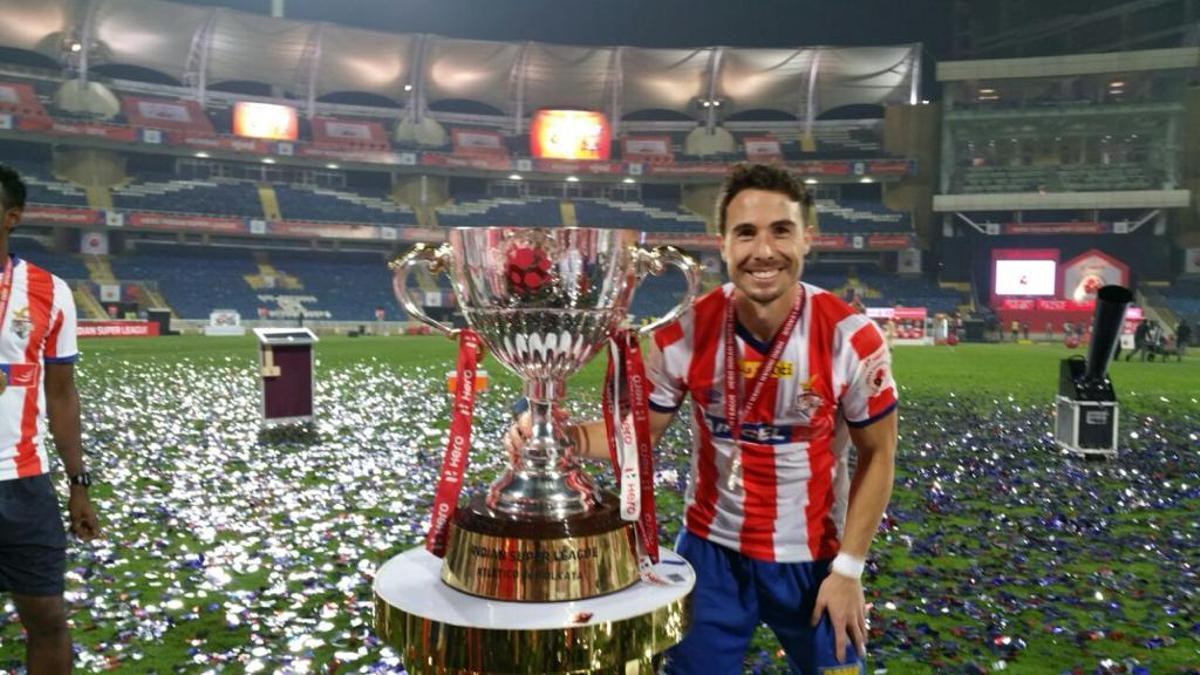 Arnal va ser un dels primers jugadors a jugar a la lliga de l'Índia