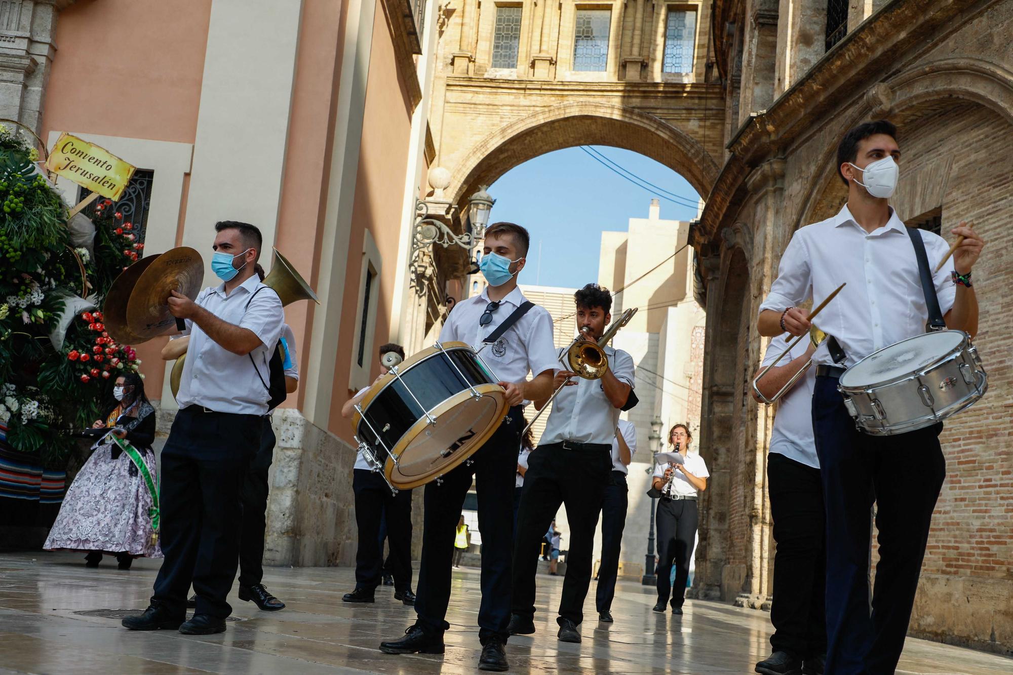 Búscate en el primer día de la ofrenda por las calles del Mar y Avellanas entre las 18:00 y las 19:00 horas