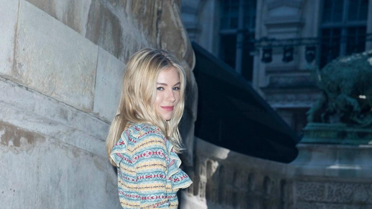 El 'look' de Sienna Miller para asistir a Paris Fashion Week