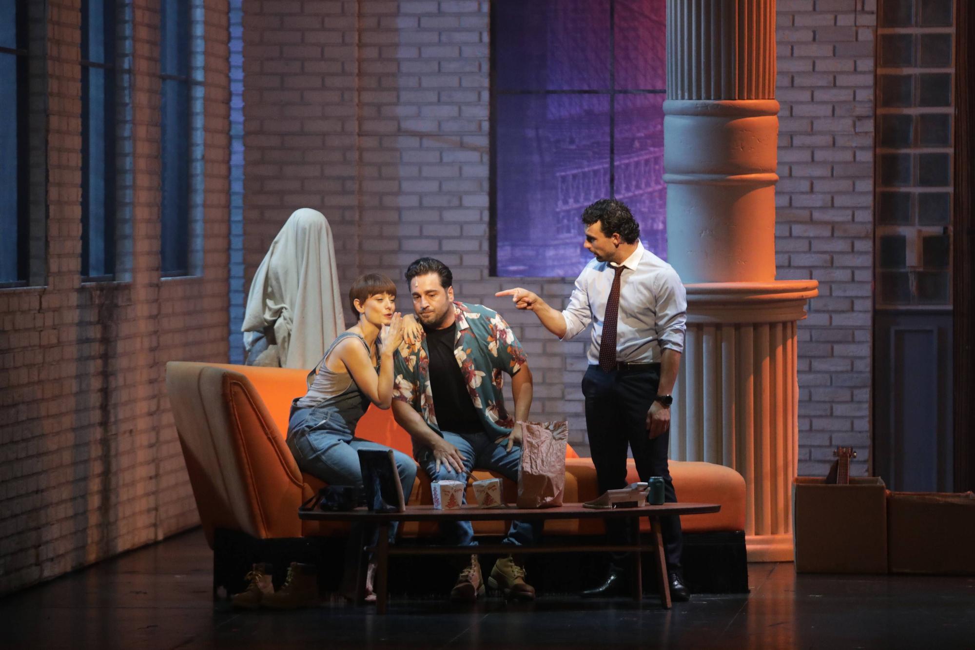 David Bustamante triunfa en el teatro Jovellanos con "Ghost"
