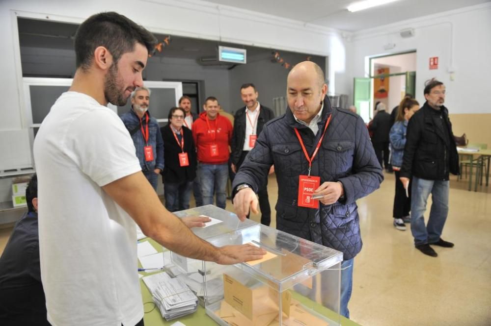 Los políticos del Baix Vinalopó acuden a las urnas