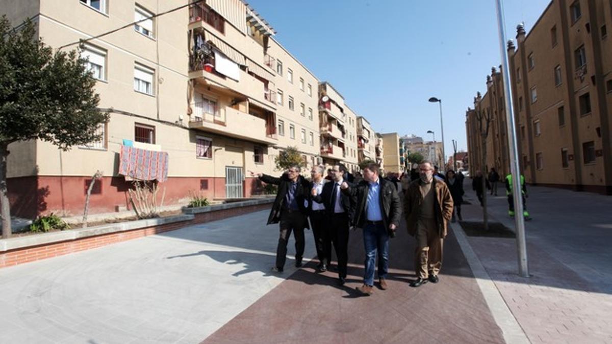 Josep Ayuso y Carles Sala en su visita al barrio de Espronceda en Sabadell