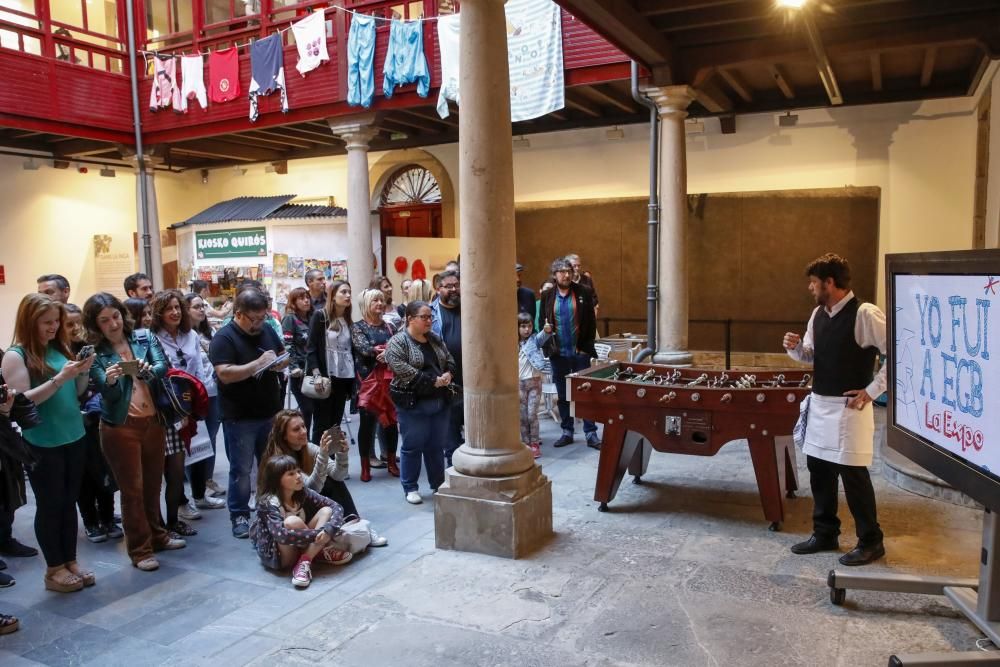 Mercadillo de cooperativas estudiantiles en la pla