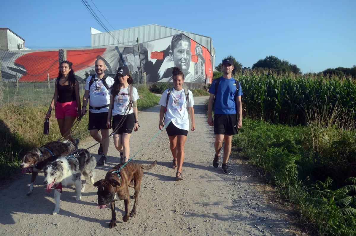 Algunos de los participantes, a su paso por Caldas.