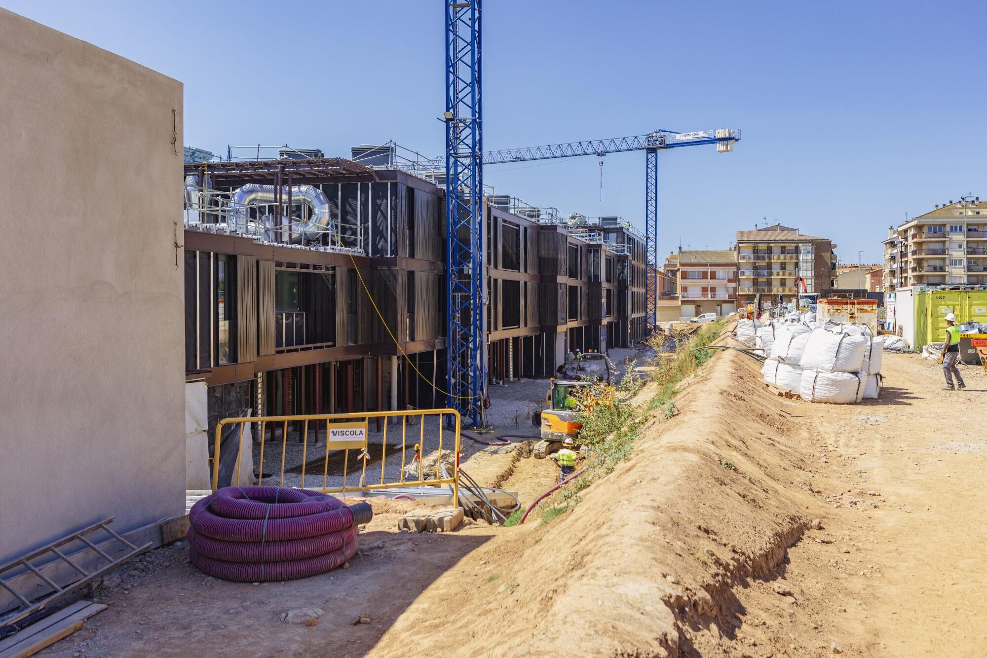 Obres a La Parada, l'edifici més singular de Manresa des de fa dècades