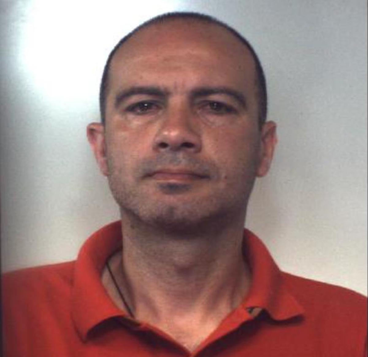 Foto de la ficha policial de Pasquale Bonavota, miembro de la 'Ndrangheta buscado por Italia en toda Europa.