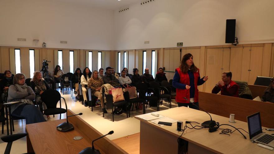 Un momento de la charla de Verena Jiménez ante los asistentes al curso. | C.C.