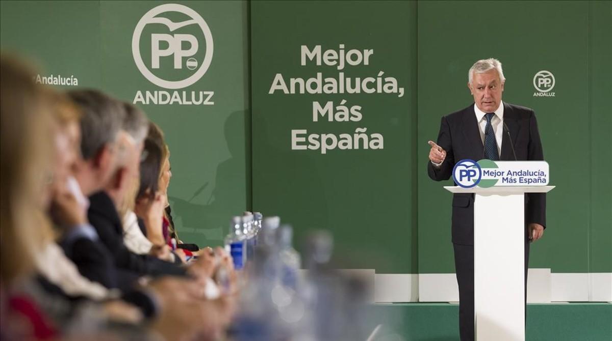La cúpula del PP mira de reüll les crisis del PSOE i Podem i reclama unitat interna