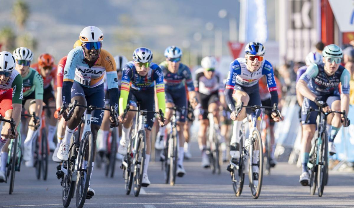 Girmay da el primer triunfo al nuevo equipo de Iniesta, el antiguo Israel | EFE