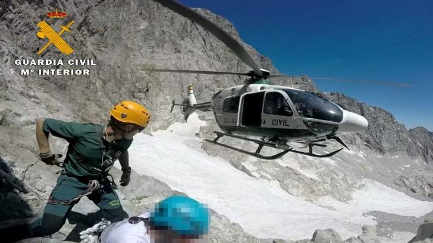 La Guardia Civil rescata a cuatro montañeros heridos en el Pirineo