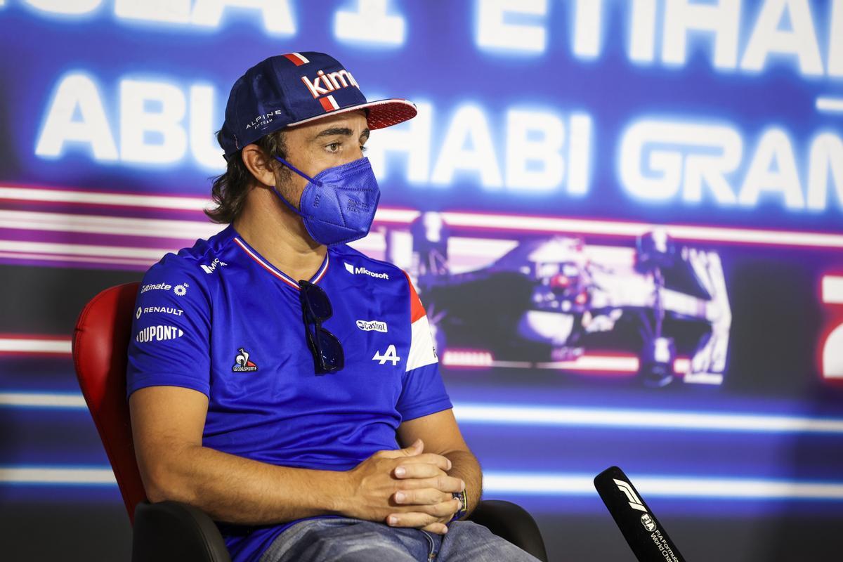 Fernando Alonso, durante una rueda de prensa con Alpine.