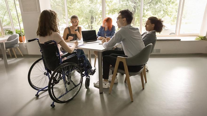 Banco Santander beca a 200 estudiantes universitarios con discapacidad para el curso 2024-2025