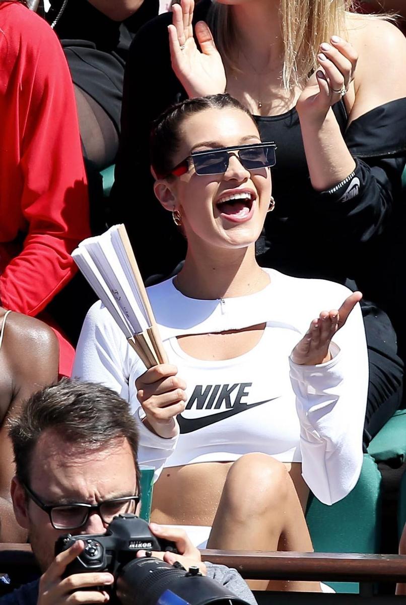 Bella Hadid, feliz en la final de Roland Garros