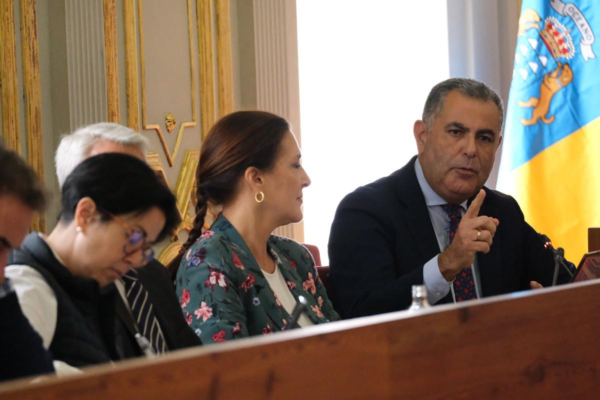 Pleno extraordinario en el Ayuntamiento de Las Palmas de Gran Canaria Pleno extraordinario en el Ayuntamiento de Las Palmas de Gran Canaria