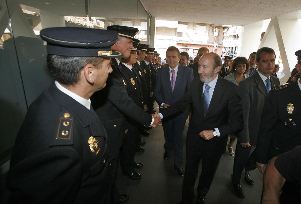 Como ministro del Interior, en 2009 inauguró la nueva Comisaría Provincial en Alicante