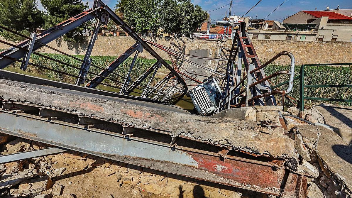 Estado en el que se encuentra el tramo del Segura a su paso por El Raal (Murcia). | TONY  SEVILLA