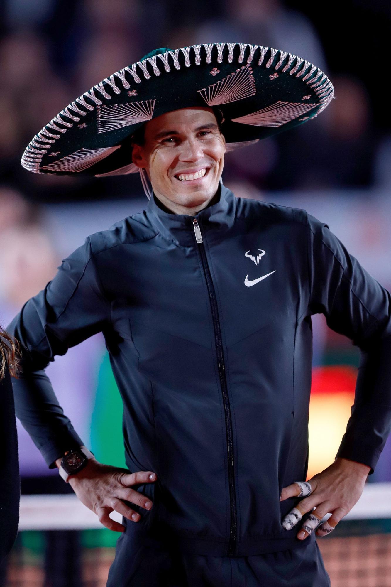 Nadal juega ante más de 30.000 personas en México