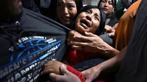 Una familia migrante separada por ICE, de Carol Guzy, ganadora del World Press Photo