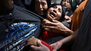Una familia migrante separada por ICE, de Carol Guzy, ganadora del World Press Photo