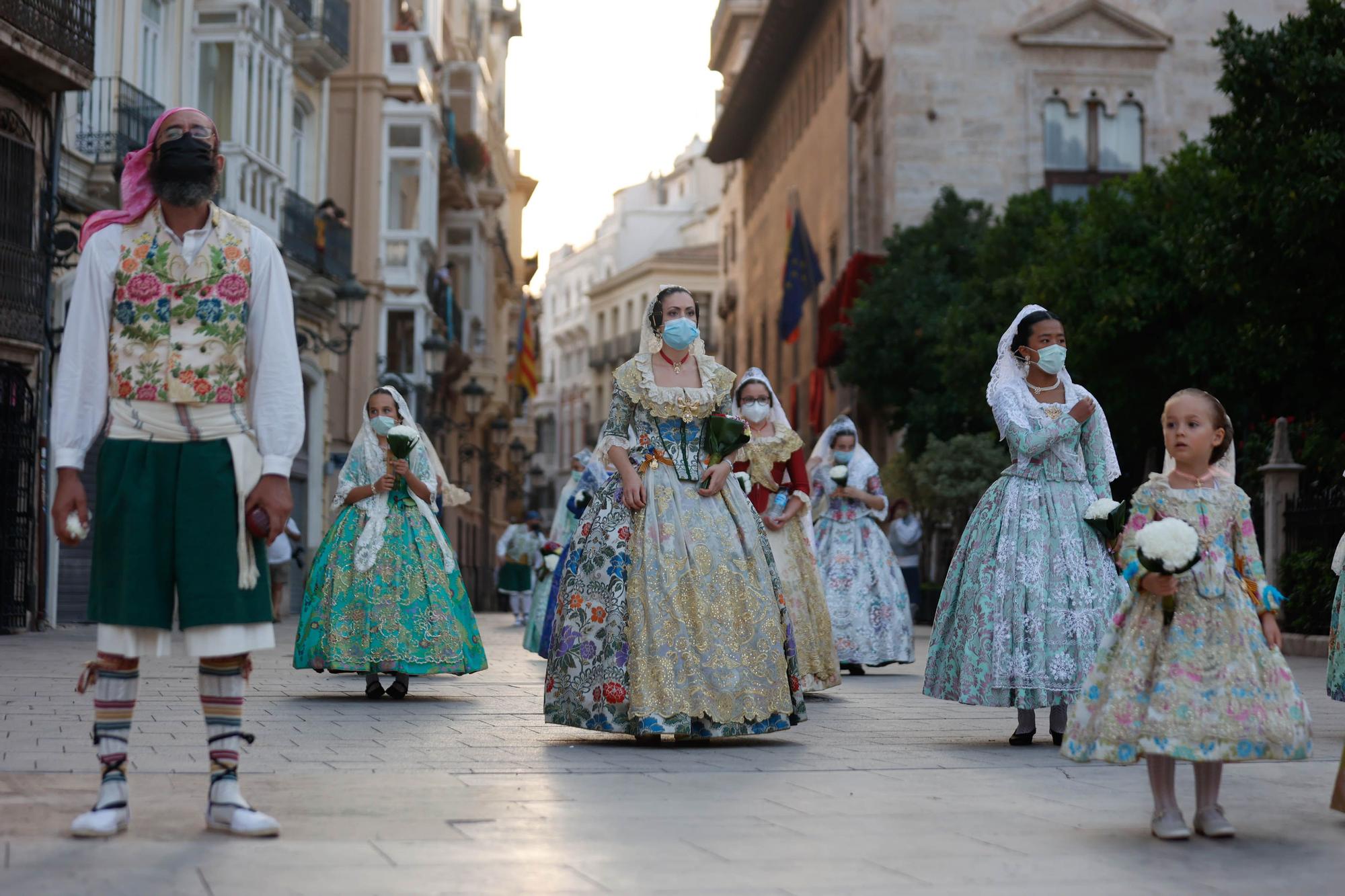 Búscate en el segundo día de Ofrenda por la calle Caballeros (entre las 19.00 y las 20.00 horas)